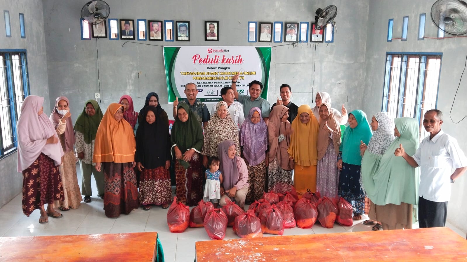 HUT ke-5, Persadariau Berbagi Sembako kepada Janda Tua Kurang Mampu di Langgam