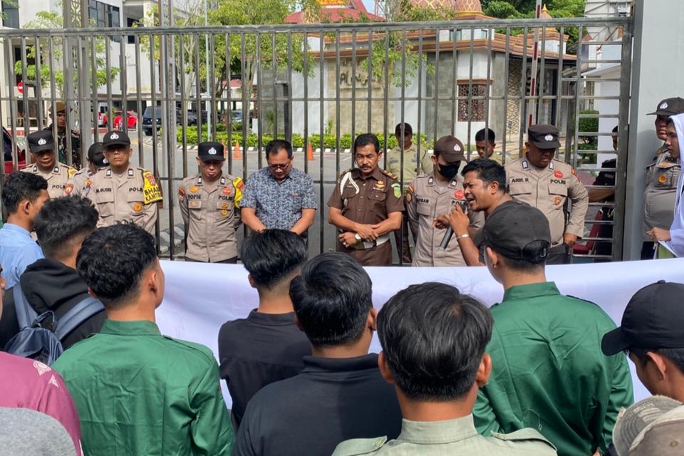 Peringatan Hari Pahlawan, GMPR Demo di Kejati Riau: Usut Korupsi Dana PI