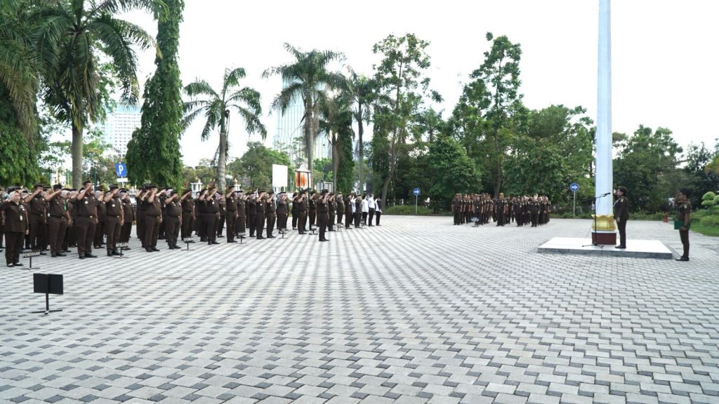 Asisten Pengawasan Kejaksaan Tinggi Riau Penerima Apel Kerja Pagi
