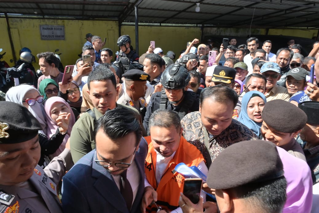 Dugaan Mobilisasi Pelajar pada Sidang Korupsi di Pekanbaru Disorot